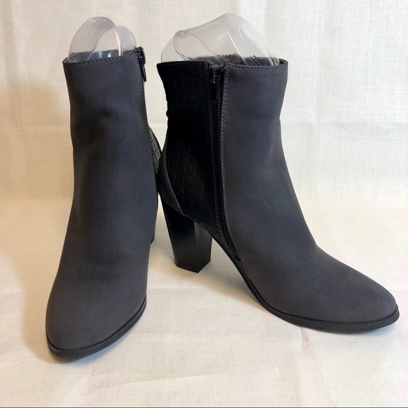 Leila Stone Shoes - Leila Stone Faux Suede Grey Ankle Booties Sz 9